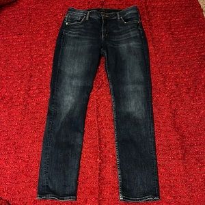 Silver Jean Co. Avery Slim Straight Leg Denim